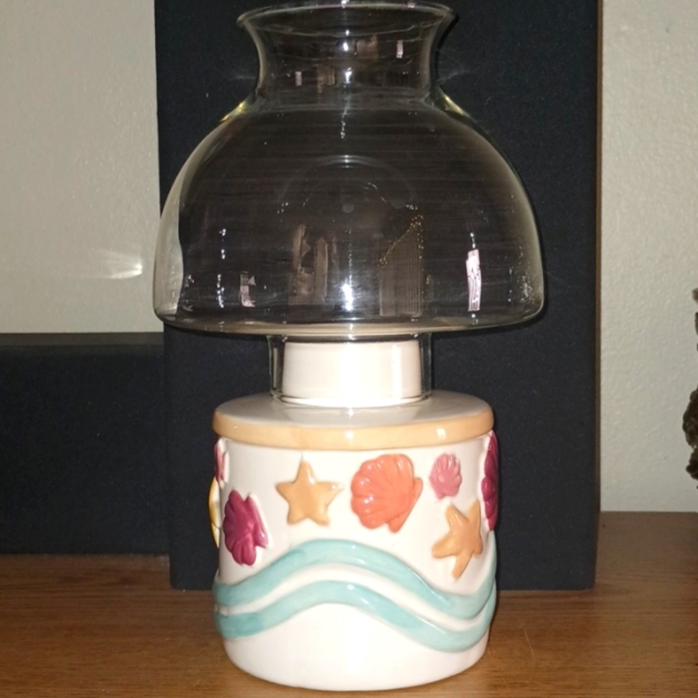 Tea light hurricane lamp
